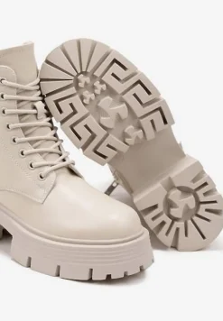 Beżowe Sznurowane Botki Workery ze Skóry Naturalnej na Płaskiej Podeszwie z Aplikacją Cresa