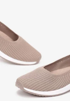 Beżowe Tenisówki Wsuwane z Elastyczną Cholewką Calvinus