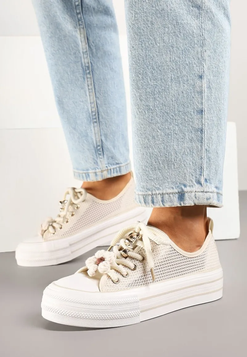 Beżowe Trampki na Platformie z Ażurową Cholewką i Aplikacjami 3D Leniri