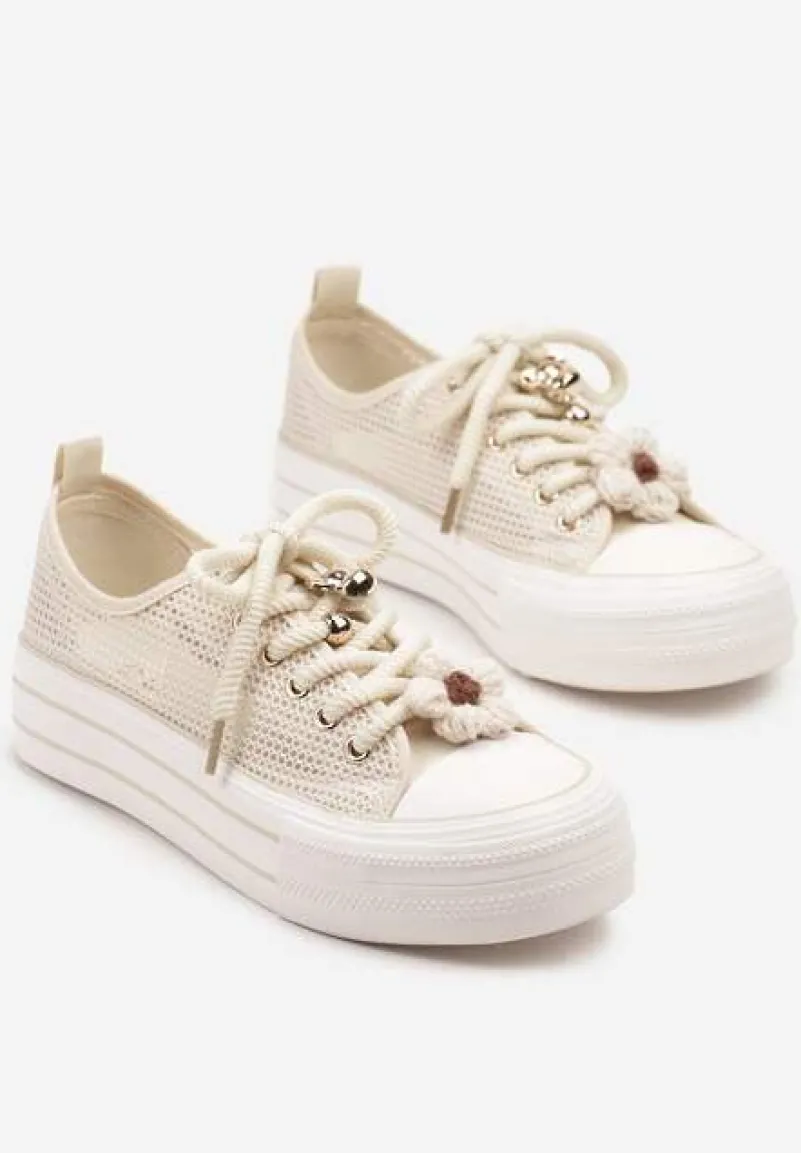 Beżowe Trampki na Platformie z Ażurową Cholewką i Aplikacjami 3D Leniri