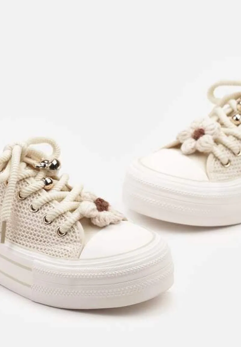 Beżowe Trampki na Platformie z Ażurową Cholewką i Aplikacjami 3D Leniri