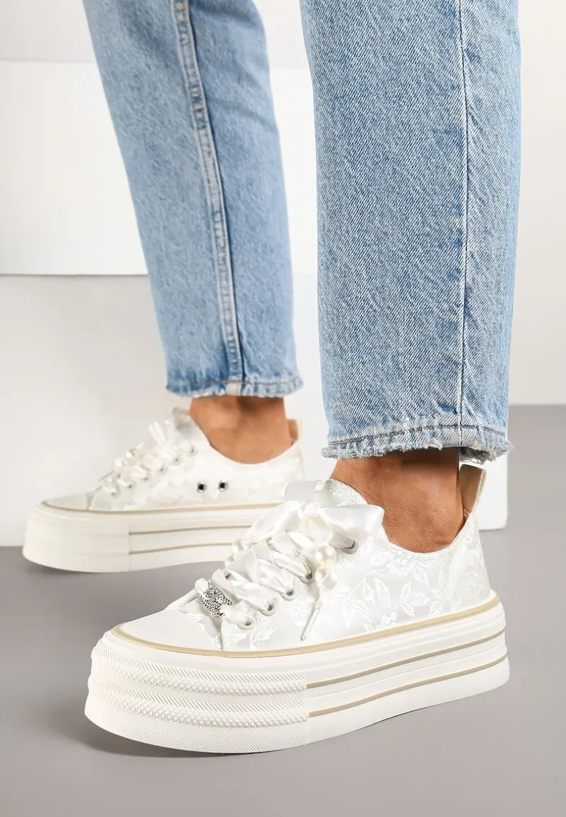 Beżowe Trampki na Platformie Ozdobione Perełkami Yasami