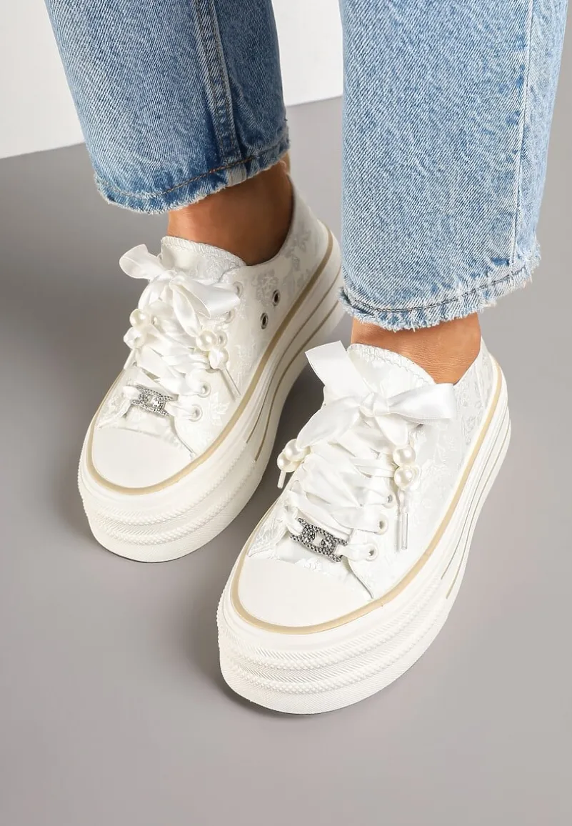 Beżowe Trampki na Platformie Ozdobione Perełkami Yasami