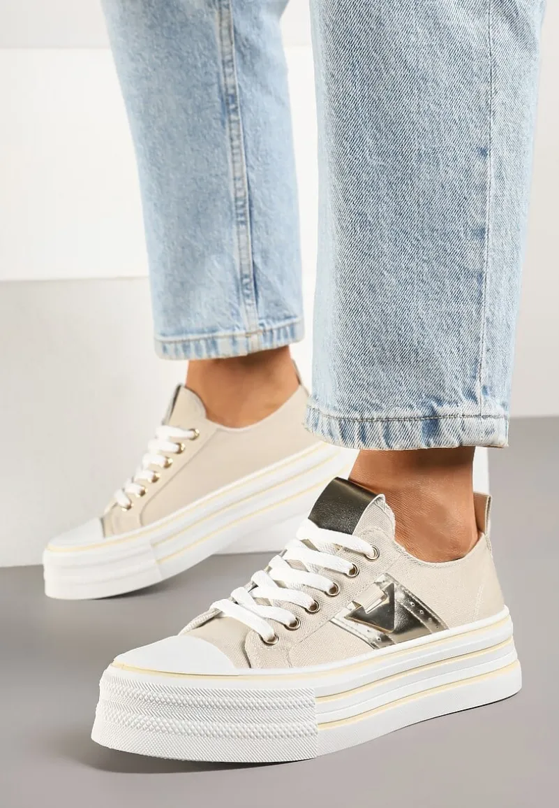 Beżowe Trampki na Platformie Ozdobione Metaliczną Aplikacją Telanoreta