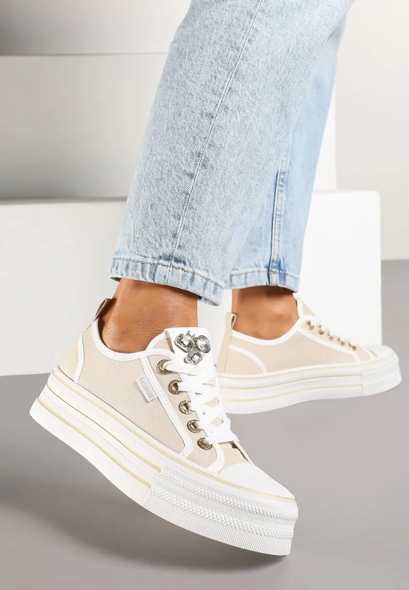 Beżowe Trampki na Platformie z Biżuteryjną Aplikacją Flortewis