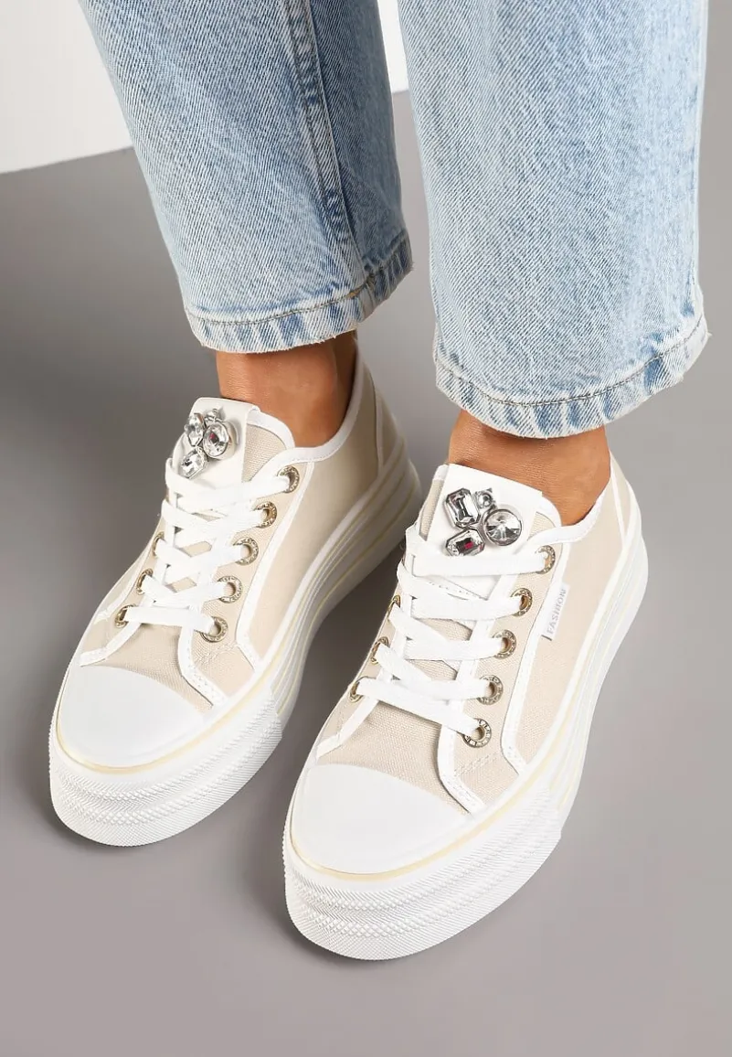 Beżowe Trampki na Platformie z Biżuteryjną Aplikacją Flortewis