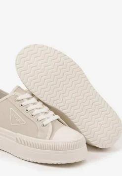 Beżowe Trampki na Podwójnej Podeszwie z Ozdobnym Znaczkiem na Cholewce Alivrelia