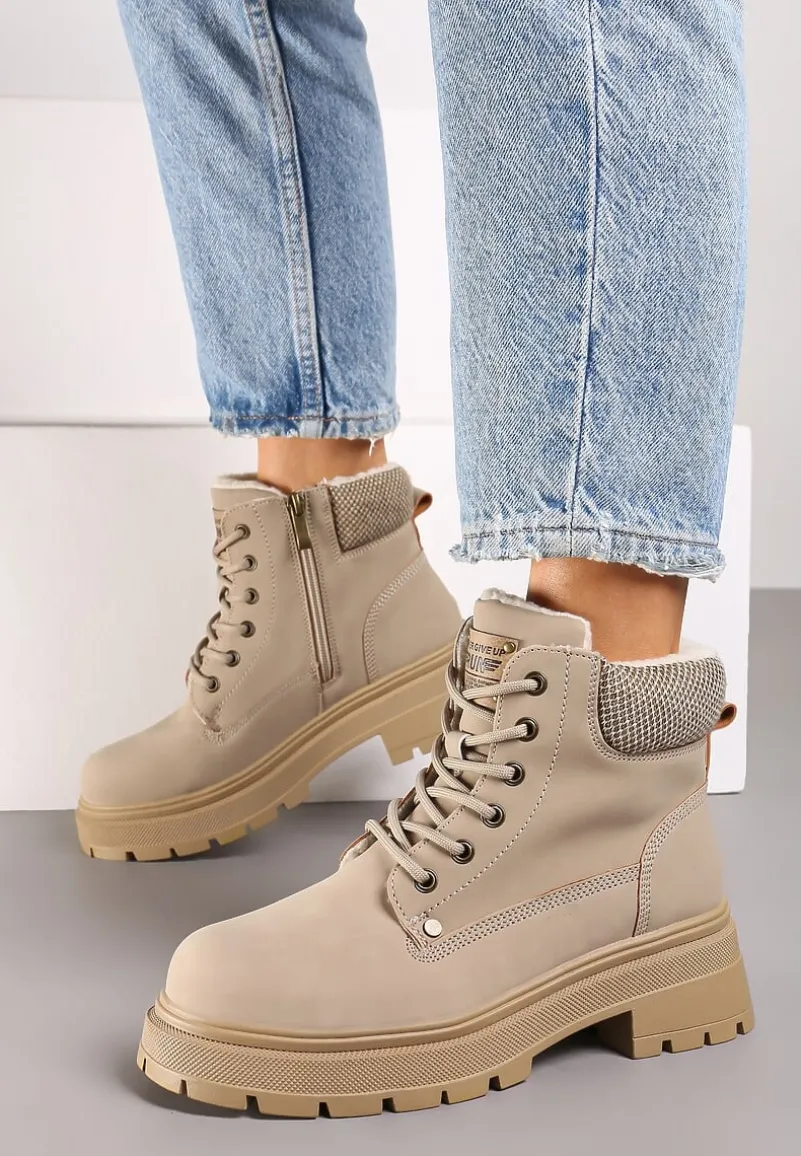 Beżowe Traperki na Tłoczonej Podeszwie z Materiałowymi Wstawkami Daithra