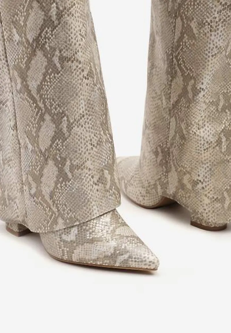 Beżowe Wężowe Kozaki na Słupku z Cholewką Imitującą Nogawkę Ceniffia