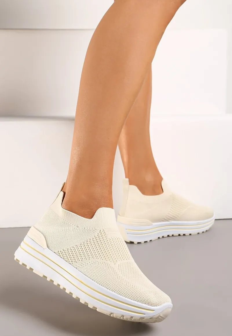Beżowe Wsuwane Buty Sportowe z Miękką Cholewką na Niskiej Platformie Dionema