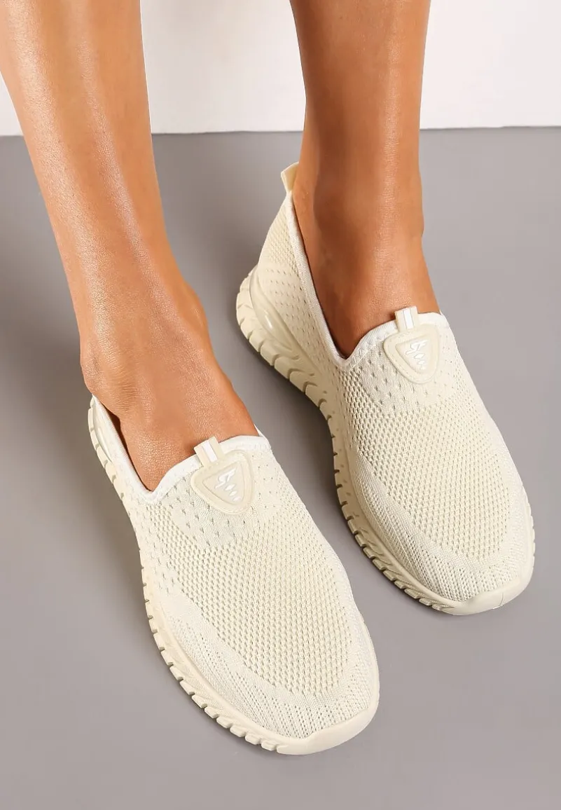 Beżowe Wsuwane Buty Sportowe przed Kostkę z Materiałową Cholewką Dasrica