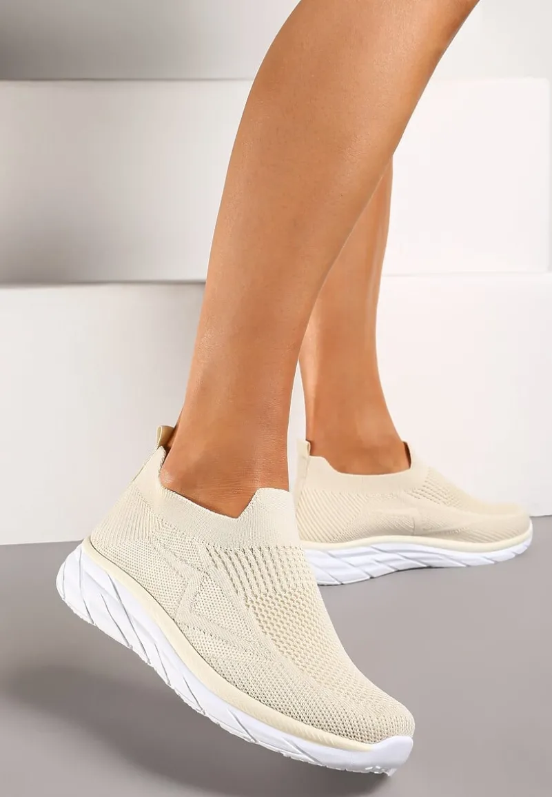 Beżowe Wsuwane Buty Sportowe z Elastyczną Cholewką Ifrana