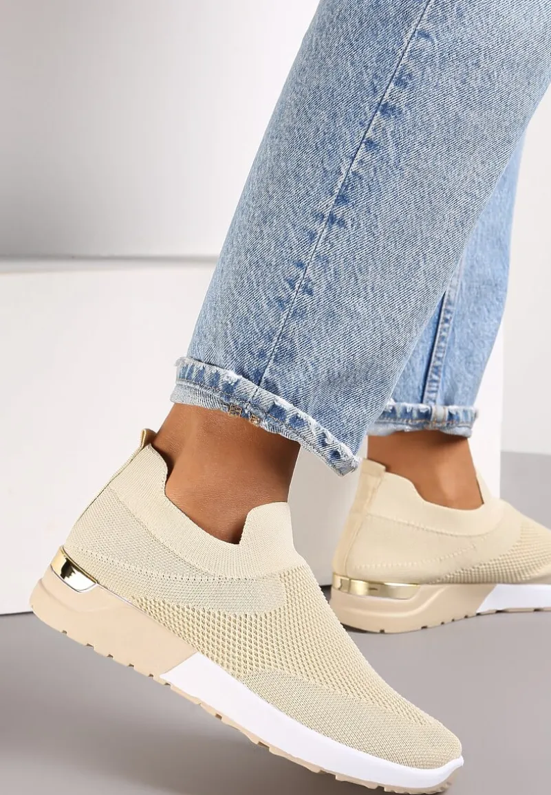 Beżowe Wsuwane Buty Sportowe na Płaskiej Podeszwie ze Skarpetkową Cholewką Metaliczną Ozdobą Movela