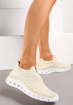 Beżowe Wsuwane Buty Sportowe z Materiałową Cholewką i Dziurkami w Podeszwie Aslla