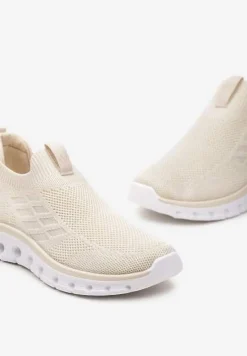 Beżowe Wsuwane Buty Sportowe z Materiałową Cholewką i Dziurkami w Podeszwie Aslla