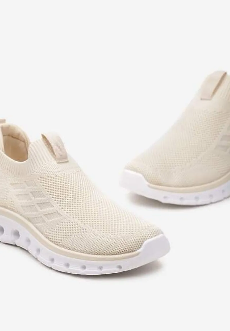 Beżowe Wsuwane Buty Sportowe z Materiałową Cholewką i Dziurkami w Podeszwie Aslla