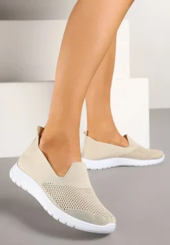 Beżowe Wsuwane Tenisówki z Ozdobną Perforacją Siltia