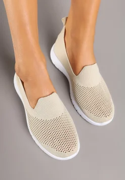 Beżowe Wsuwane Tenisówki z Ozdobną Perforacją Siltia