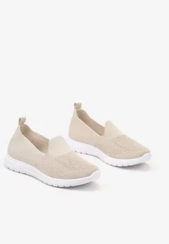 Beżowe Wsuwane Tenisówki z Ozdobną Perforacją Siltia