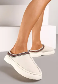Beżowo-Białe Kapcie na Platformie Ozdobione Delikatnym Haftem Rerisya