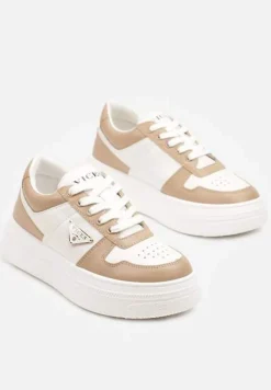 Beżowo-Białe Sneakersy Vices na Platformie z Perforacją i Geometryczną Aplikacją Vilvesia