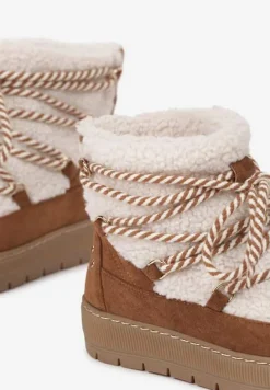 Beżowo-Brązowe Futrzane Śniegowce o Fakturze Typu Baranek z Ozdobnym Sznurowaniem Firedi