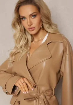 Beżowy Dwurzędowy Płaszcz z Imitacji Skóry z Paskiem Dyrine