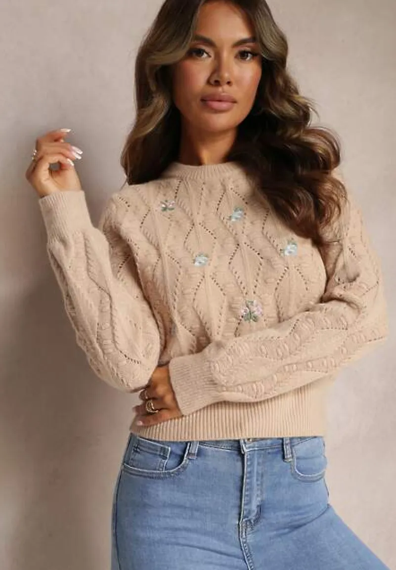 Beżowy Klasyczny Sweter z Długim Rękawem i Wyhaftowanymi Kwiatami Hadriela