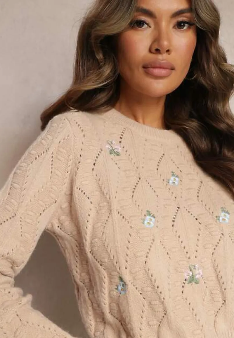 Beżowy Klasyczny Sweter z Długim Rękawem i Wyhaftowanymi Kwiatami Hadriela