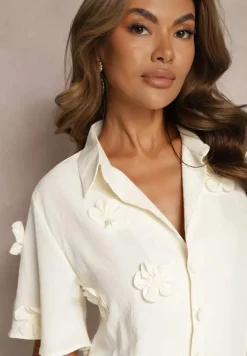 Beżowy Kombinezon o Taliowanym Kroju Zapinany na Guziki z Kwiatowymi Naszywkami Genadea