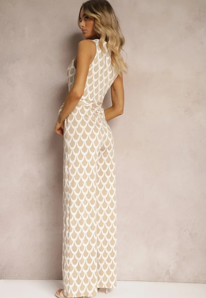 Beżowy Kombinezon o Taliowanym Kroju z Trójkątnym Dekoltem i Paskiem w Talii Geranea