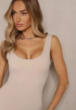 Beżowy Kombinezon Taliowany z Wycięciem na Plecach i Usztywnianymi Miseczkami Senimi