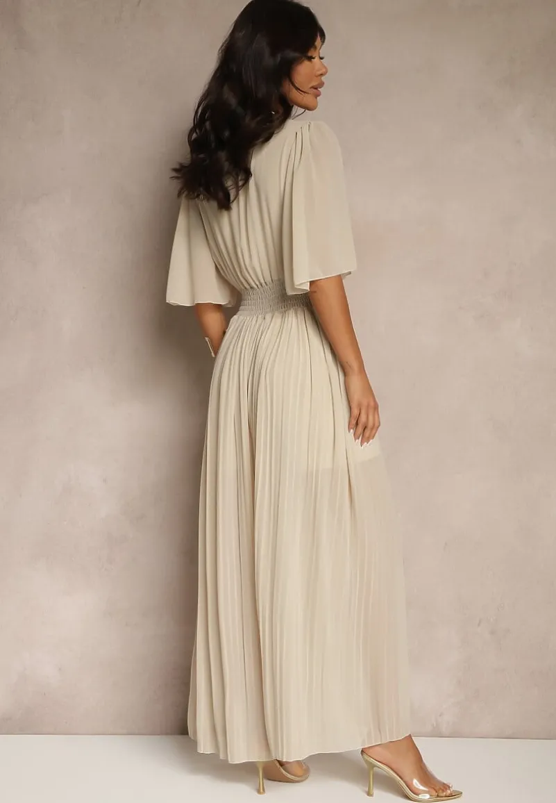 Beżowy Kombinezon z Kopertowym Dekoltem i Gumką w Pasie Zdobiony Plisami Amadle