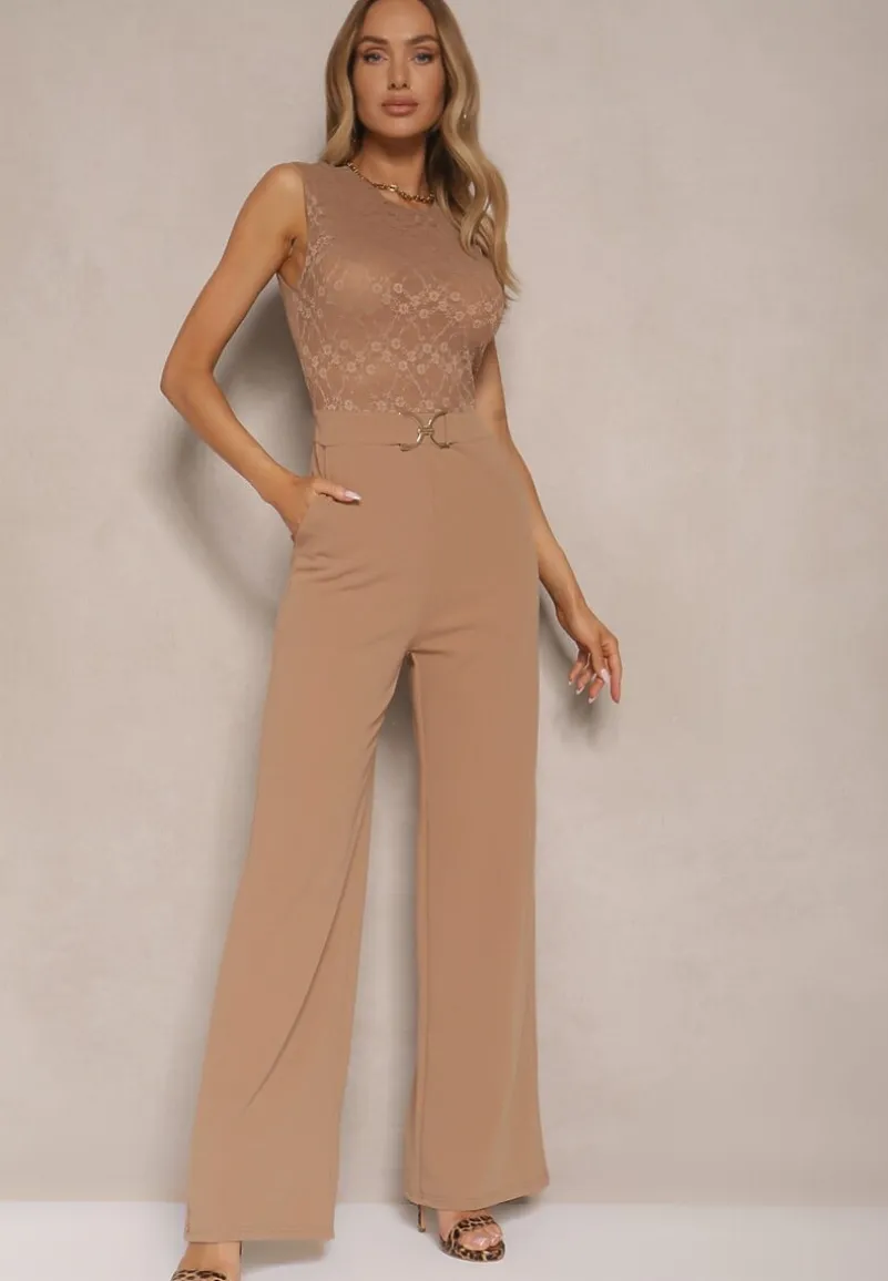 Beżowy Kombinezon z Prostymi Nogawkami z Metalową Ozdobą w Talii Lannrive