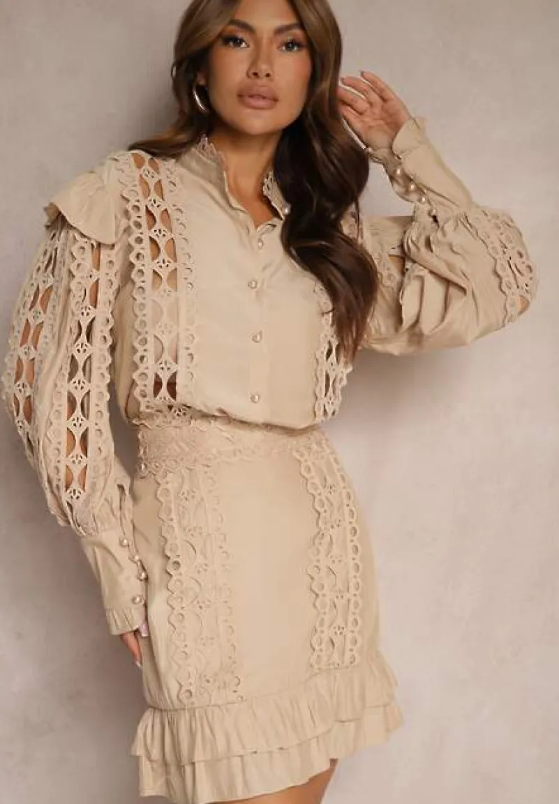 Beżowy Komplet Ażurowy z Bawełną Spódnica i Koszula Ozdobiona Guzikami z Pereł Leninia