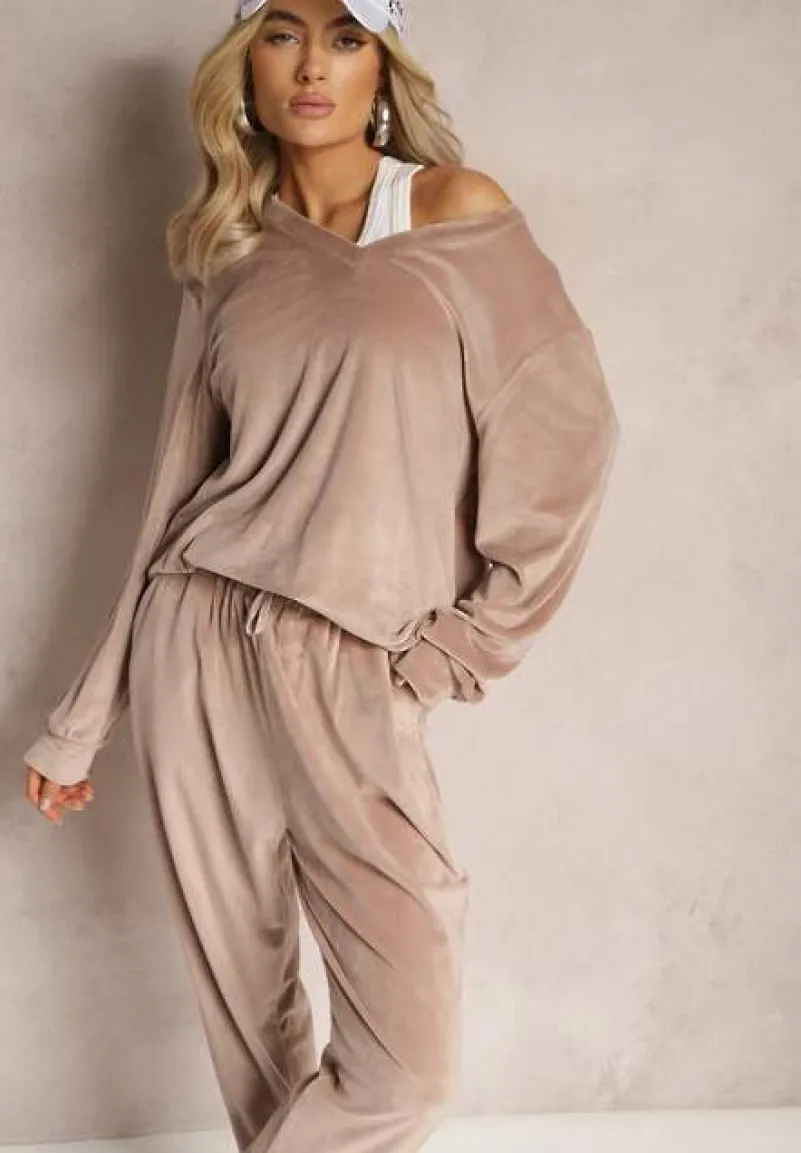 Beżowy Komplet Dresowy z Weluru Luźna Bluza z Dekoltem w V i Elastyczne Spodnie z Kieszeniami Esparkia