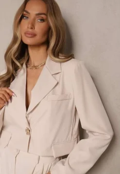 Beżowy Komplet o Garniturowym Kroju ze Spodniami i Marynarką z Broszką Ravkio