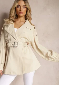 Beżowy Płaszcz o Krótkim Fasonie z Paskiem i Elastyczną Talią oraz Bufiastymi Rękawami Pathia