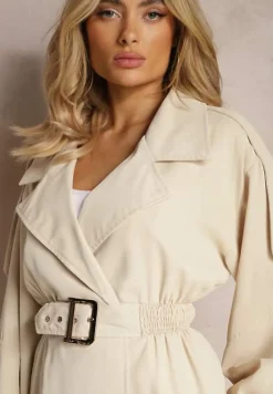 Beżowy Płaszcz o Krótkim Fasonie z Paskiem i Elastyczną Talią oraz Bufiastymi Rękawami Pathia