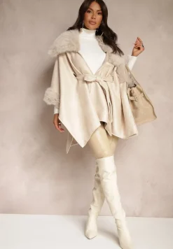 Beżowy Płaszcz Ozdobiony Futerkiem z Wycięciami Wiązany w Pasie Toriadia