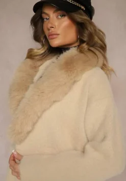 Beżowy Płaszcz z Dzianiny z Wełną Zdobiony Odpinanym Futrem Veliti