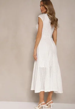 Biała Ażurowa Sukienka o Rozkloszowanym Kroju Ozdobiona Paskiem Galorena