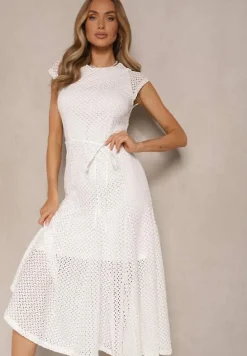 Biała Ażurowa Sukienka o Rozkloszowanym Kroju Ozdobiona Paskiem Galorena