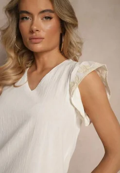 Biała Bawełniana Bluzka z Falbanką Przy Ramionach Ozdobioną Haftem Helabina