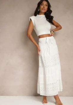 Biała Bawełniana Spódnica o Rozkloszowanym Kroju Zdobiona Haftem Koladea