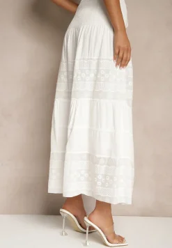 Biała Bawełniana Spódnica o Rozkloszowanym Kroju Zdobiona Haftem Koladea
