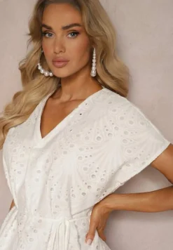 Biała Bawełniana Sukienka o Haftowanym Wykończeniu z Materiałowym Paskiem w Talii Dimla