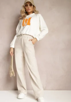 Biała Bluza Ozdobiona Dużą Naszywką i Kapturem Falrie