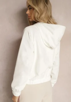 Biała Bluza Ozdobiona Dużą Naszywką i Kapturem Falrie