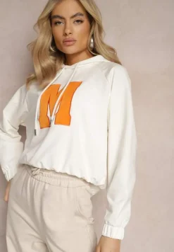 Biała Bluza Ozdobiona Dużą Naszywką i Kapturem Falrie